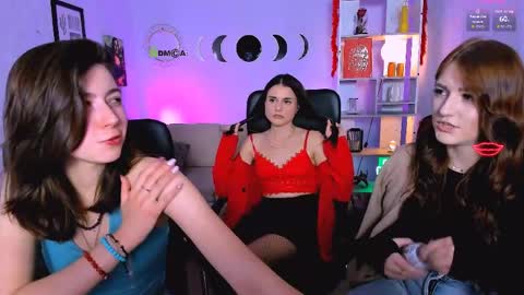 Snapshot of sara_muse1 chatting on 04.14.26 Sara online show from 04.14.26