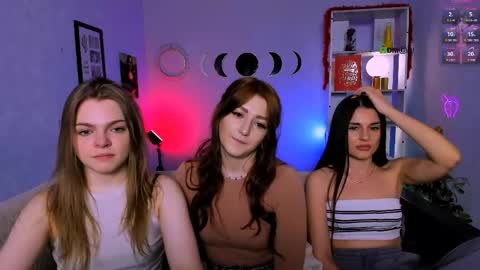 Snapshot of sara_muse1 chatting on 04.16.26 Sara online show from 04.16.26