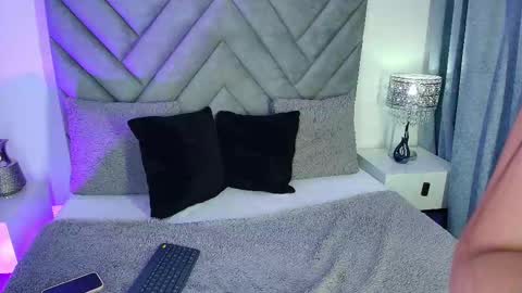 sara_owens7 online show from 09.24.25