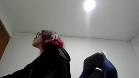 sara_red_x online show from 03.30.26