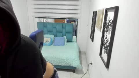 sara_red_x online show from 04.06.26