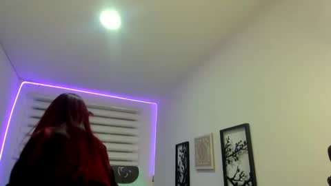 sara_red_x online show from 04.14.26