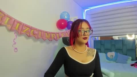 sara_red_x online show from 04.15.26