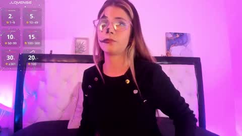 sara_roades online show from 10.23.25