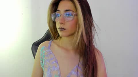 sara_roades online show from 11.15.25