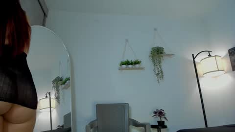 sara_sweett9 online show from 11.19.25