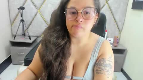 sara_thonson_ online show from 05.13.26