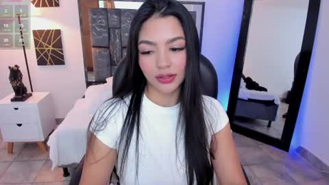 Snapshot of saraa_stormy chatting on 06.16.26 saraa_stormy online show from 06.16.26