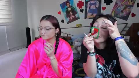 Snapshot of saraandmarilyn chatting on 02.12.25 Alahia and Marilyn online show from 02.12.25