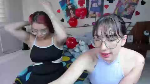 Snapshot of saraandmarilyn chatting on 02.15.25 Alahia and Marilyn online show from 02.15.25