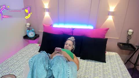 Snapshot of saraavila_ chatting on 09.15.25 SaraAvila online show from 09.15.25