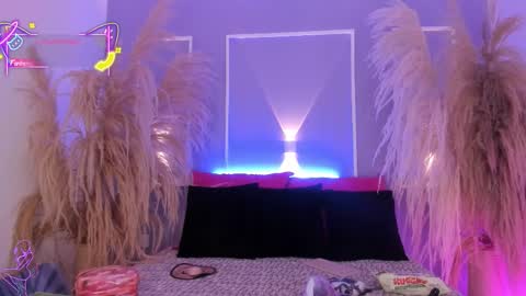 Snapshot of saraavila_ chatting on 09.19.25 SaraAvila online show from 09.19.25