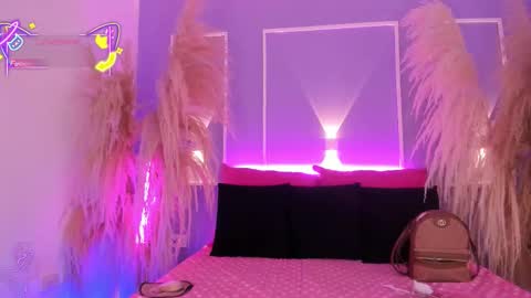 Snapshot of saraavila_ chatting on 09.23.25 SaraAvila online show from 09.23.25