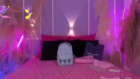 Snapshot of saraavila_ chatting on 10.20.25 SaraAvila online show from 10.20.25