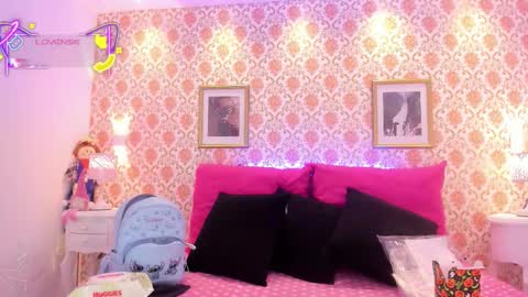 Snapshot of saraavila_ chatting on 10.31.25 SaraAvila online show from 10.31.25