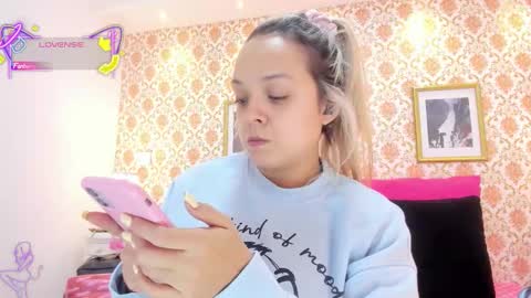 Snapshot of saraavila_ chatting on 11.30.25 SaraAvila online show from 11.30.25