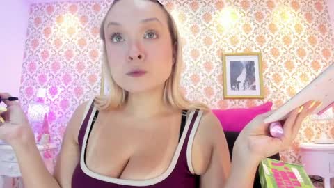 SaraAvila  online show from 04.15.26