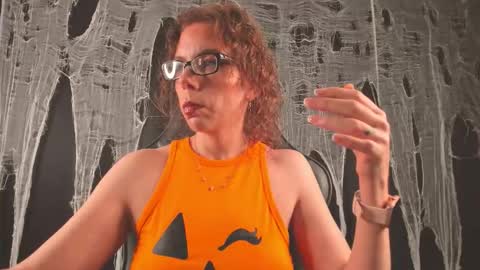 Sara Desire online show from 10.28.25