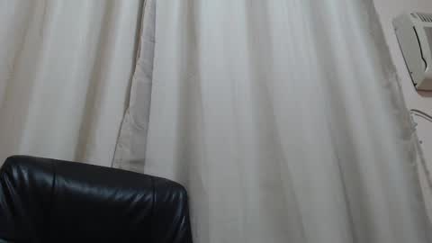 saradorj92 online show from 10.04.25