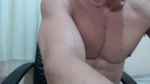 saradorj92 online show from 10.26.25