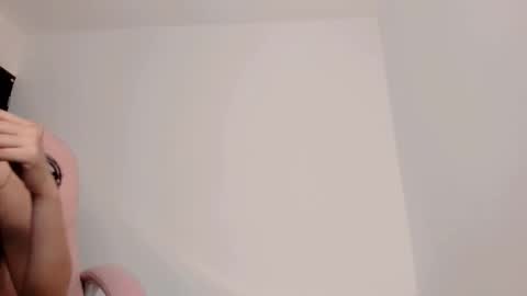 Snapshot of sarah_angelll chatting on 12.03.25 sarah online show from 12.03.25