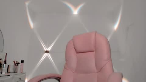 Snapshot of sarah_angelll chatting on 12.17.25 sarah online show from 12.17.25