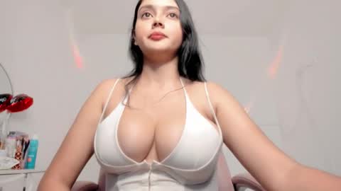 Snapshot of sarah_angelll chatting on 02.11.26 sarah online show from 02.11.26