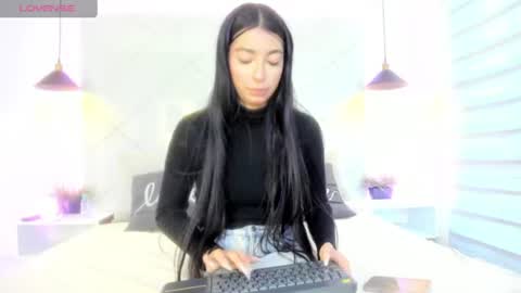 sarah_collens_ online show from 07.15.26