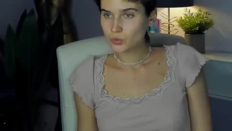 Snapshot of sarah_desire01 chatting on 10.09.25 Sarah online show from 10.09.25