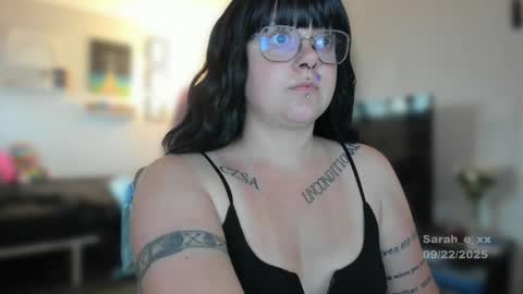 Snapshot of sarah_e_xx chatting on 09.22.25 Sarah online show from 09.22.25