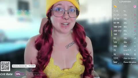 Snapshot of sarah_e_xx chatting on 10.26.25 Sarah online show from 10.26.25