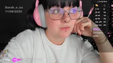 Snapshot of sarah_e_xx chatting on 11.10.25 Sarah online show from 11.10.25