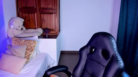 Sarah Independent model online show from 02.20.25