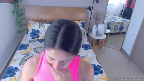 Snapshot of sarah_rayy chatting on 10.20.25 sarah_rayy online show from 10.20.25