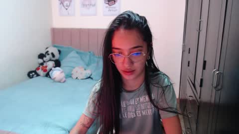 Snapshot of sarah_stone15 chatting on 12.13.24 Sarah online show from 12.13.24