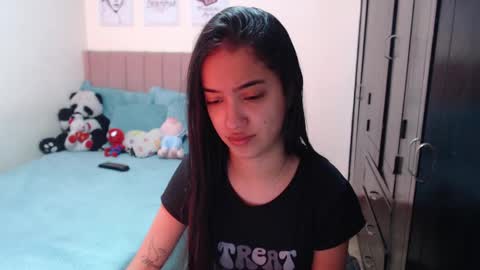 Snapshot of sarah_stone15 chatting on 12.18.24 Sarah online show from 12.18.24