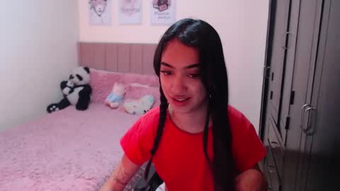 Snapshot of sarah_stone15 chatting on 12.24.24 Sarah online show from 12.24.24