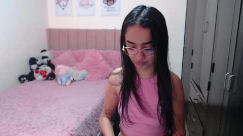 Snapshot of sarah_stone15 chatting on 01.05.25 Sarah online show from 01.05.25