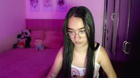 Snapshot of sarah_stone15 chatting on 02.04.25 Sarah online show from 02.04.25