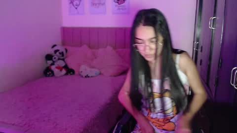 Snapshot of sarah_stone15 chatting on 02.04.25 Sarah online show from 02.04.25