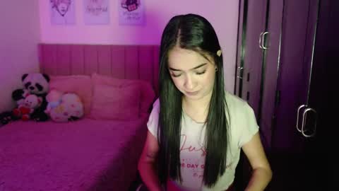 Snapshot of sarah_stone15 chatting on 02.06.25 Sarah online show from 02.06.25