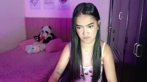 Snapshot of sarah_stone15 chatting on 02.12.25 Sarah online show from 02.12.25