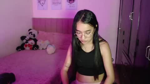 Snapshot of sarah_stone15 chatting on 02.14.25 Sarah online show from 02.14.25