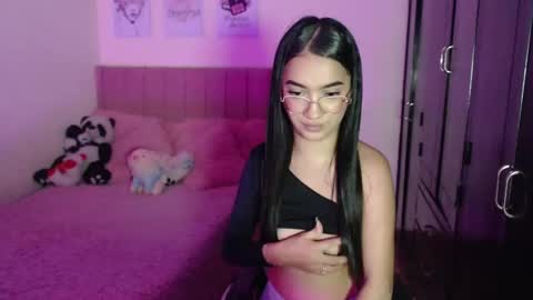 Snapshot of sarah_stone15 chatting on 02.17.25 Sarah online show from 02.17.25