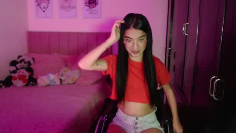 Snapshot of sarah_stone15 chatting on 02.18.25 Sarah online show from 02.18.25