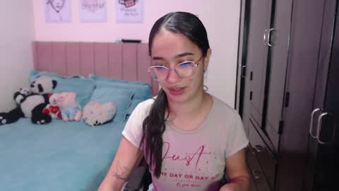 Snapshot of sarah_stone15 chatting on 02.25.25 Sarah online show from 02.25.25