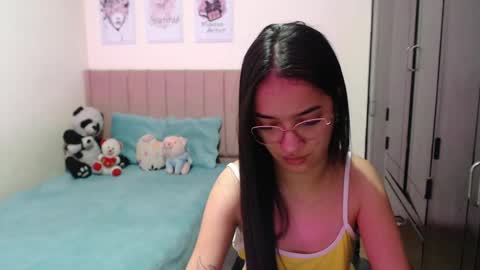 Snapshot of sarah_stone15 chatting on 03.04.25 Sarah online show from 03.04.25