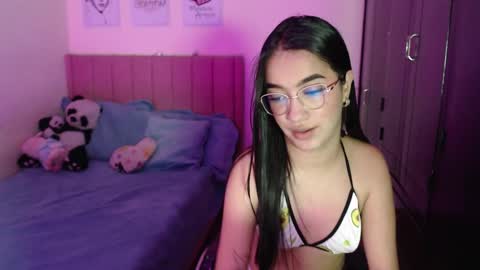 Snapshot of sarah_stone15 chatting on 03.11.25 Sarah online show from 03.11.25