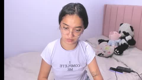 Snapshot of sarah_stone15 chatting on 10.18.25 Sarah online show from 10.18.25