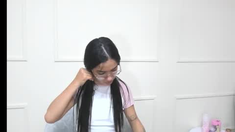 Snapshot of sarah_stone15 chatting on 12.14.25 Sarah online show from 12.14.25